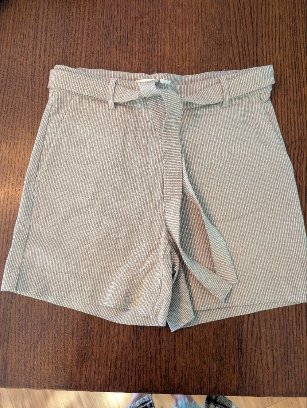 Women's Cream Textured Tie-Waist Shorts